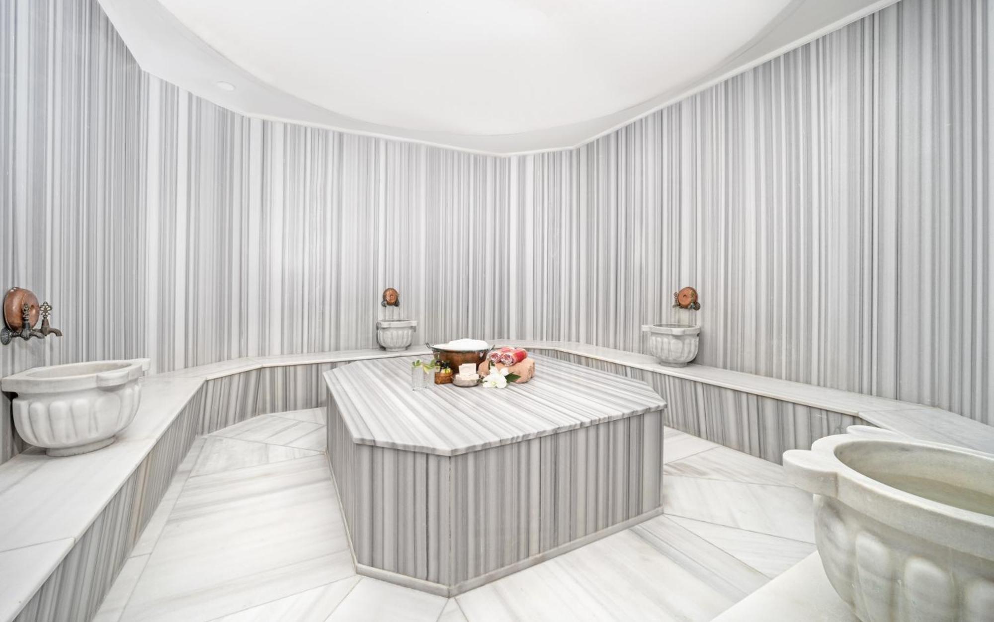 Ramada Plaza By Wyndham Istanbul Atakoy Hotell Exteriör bild