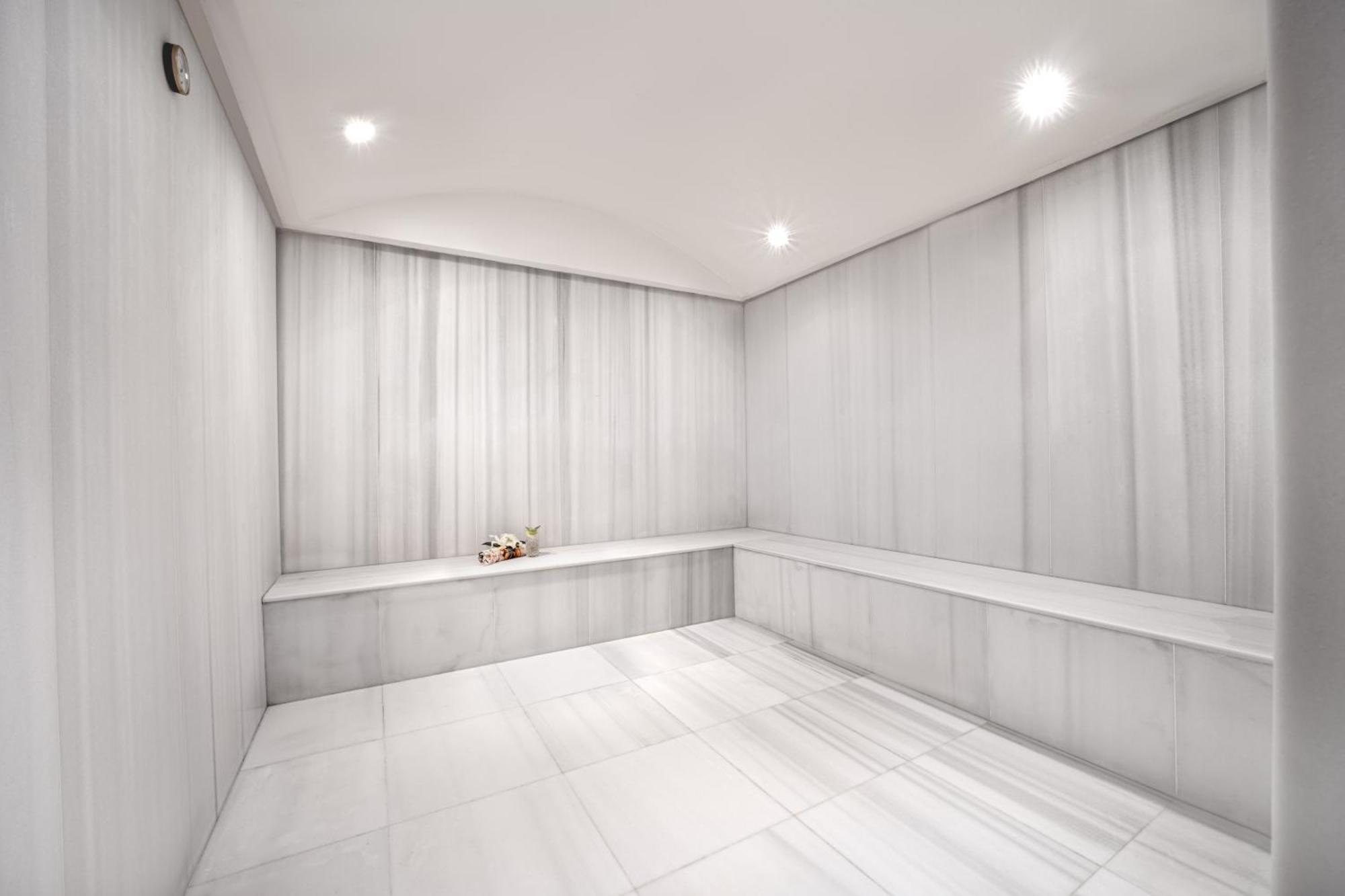 Ramada Plaza By Wyndham Istanbul Atakoy Hotell Exteriör bild